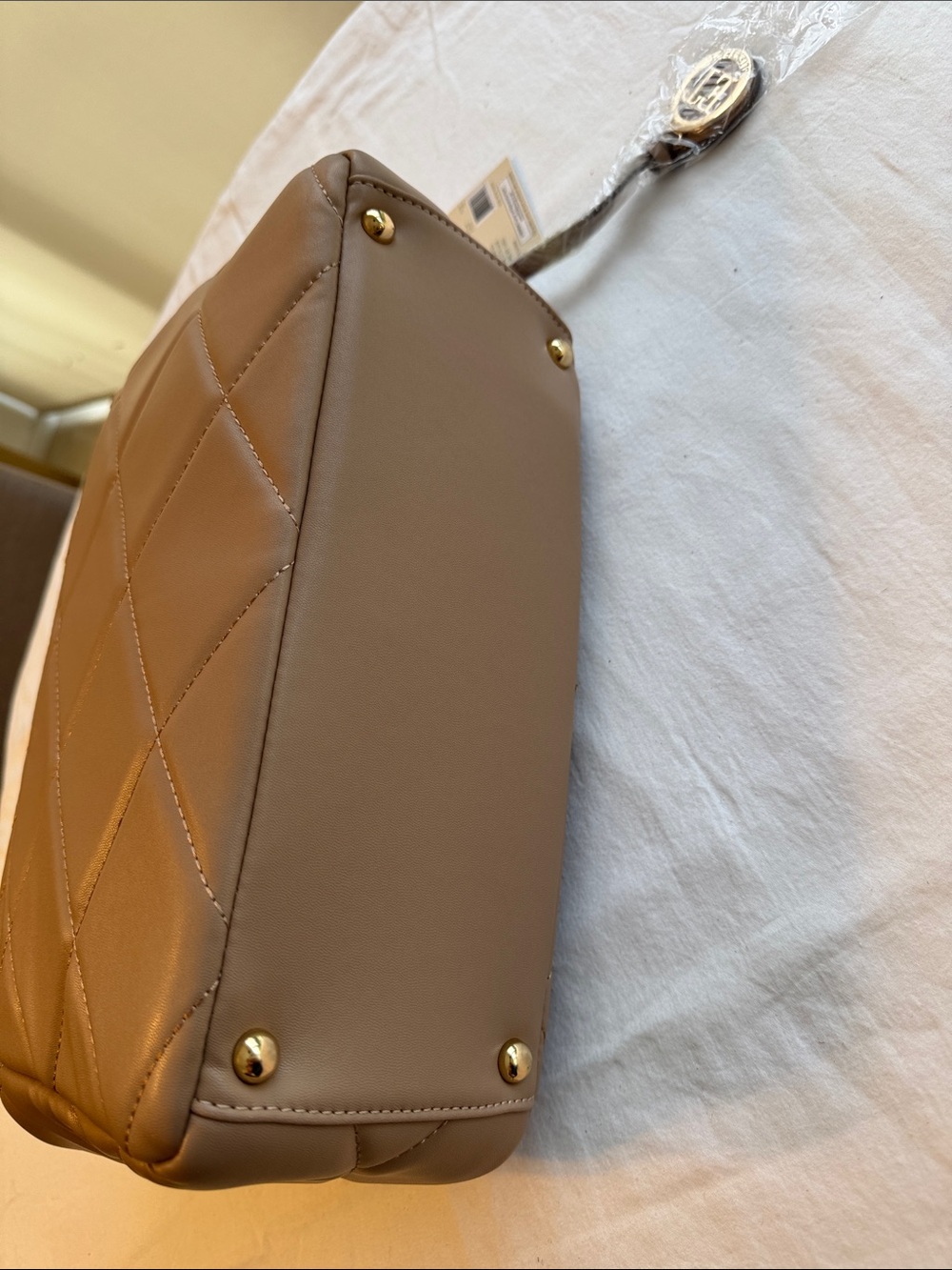 Ellen Tracy Quilted Shoulder Bag in Taupe with Gold Chain - Picture 4 of 7